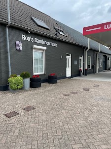 Ron's Bandencentrale Best Uitlijn en Bandenspecialist. plaats foto